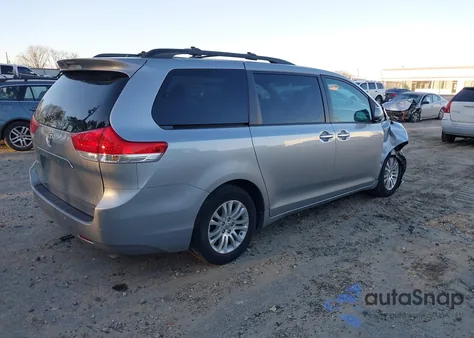 2014 Toyota Sienna Xle V6 8 Passenger z USA, uszkodzony, nr VIN 5TDYK3DC8ES505873